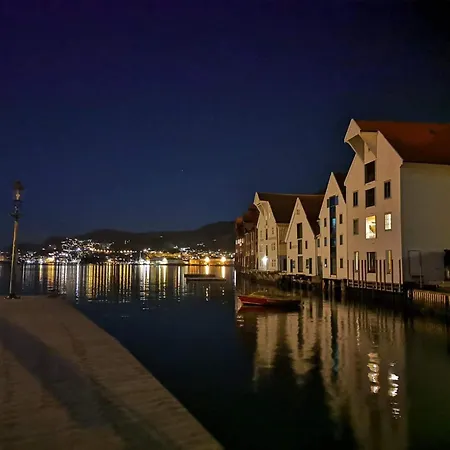Super Cozy In Picturesque Street Lägenhet